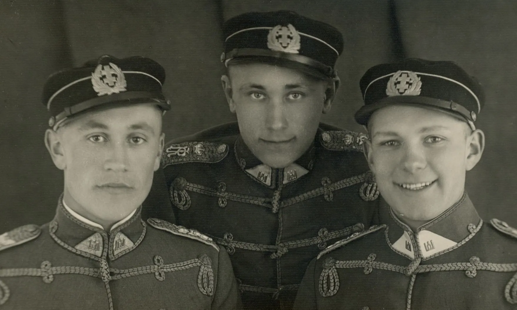 Lietuvos Didžiojo etmono Jonušo Radvilos pulko husarai su 1931-1934 m. laikotarpio uniformomis./VDKM rinkinių nuotr.