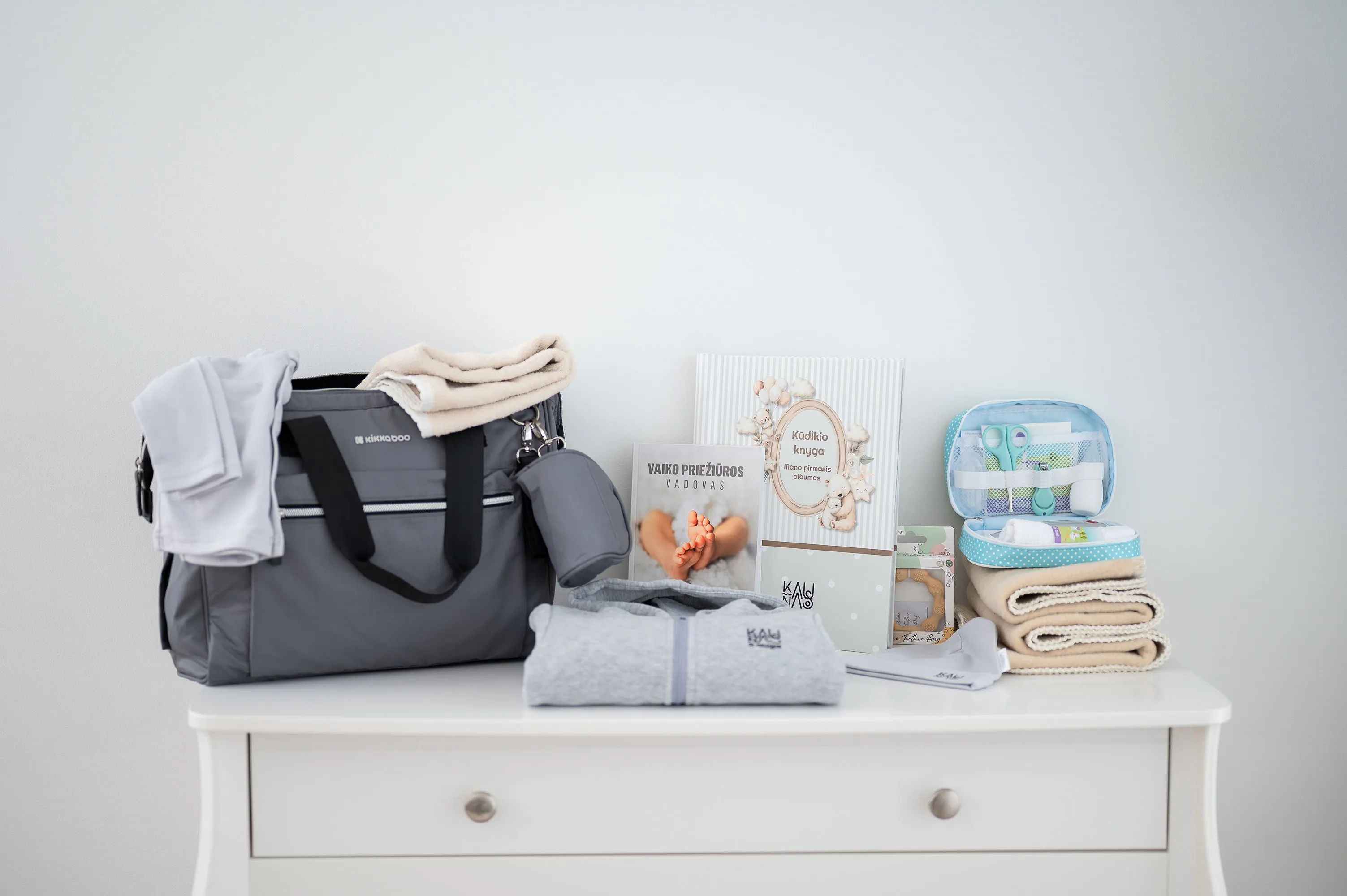 Kauno miestas naujagimiams ir jų tėveliams dovanoja kūdikio kraitelį / Kauno miesto savivaldybės nuotr.