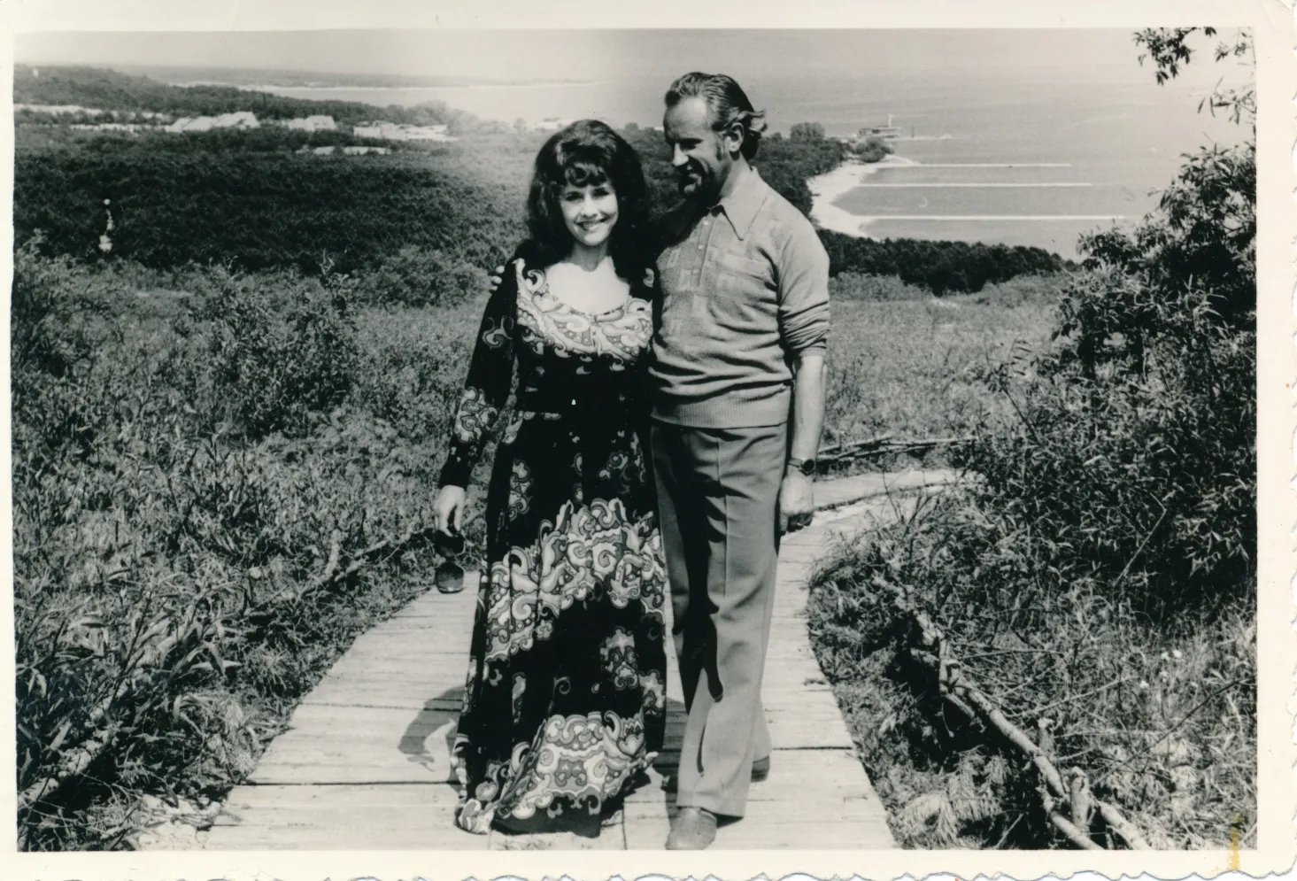 Nelė Paltinienė Nidoje, nuotrauka iš kun. Karolio Petravičiaus iš Vydmantų archyvo