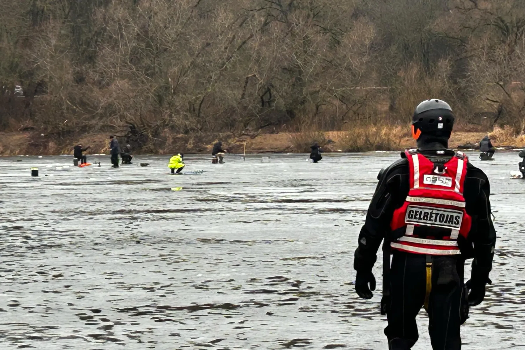 Ugniagesių-gelbėtojų prevencinė akcija ant ledo Kaune
