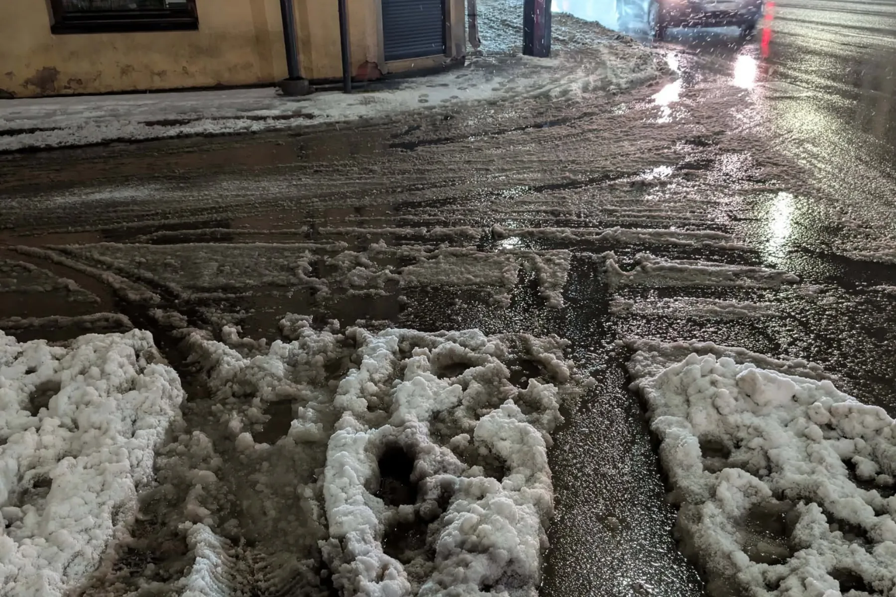 Nenuvalytas šaligatvis Kaune / Skaitytojų nuotr.