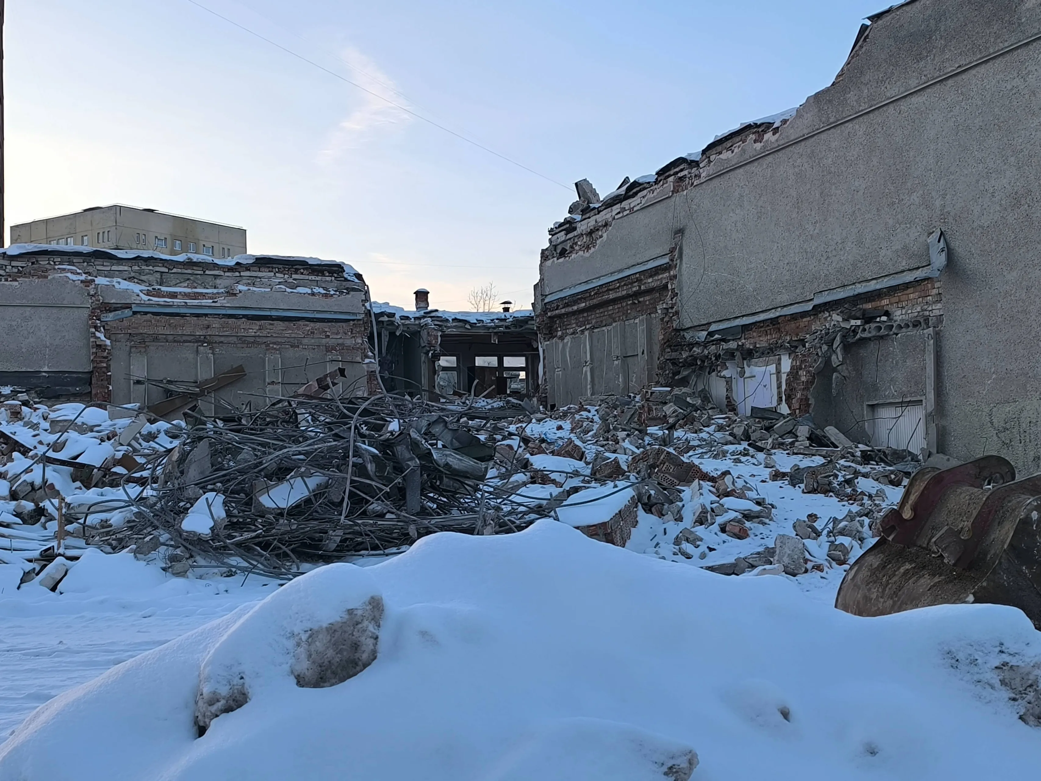 Griaunamas P. Lukšio g. 66 pastatas / Skaitytojo nuotr.