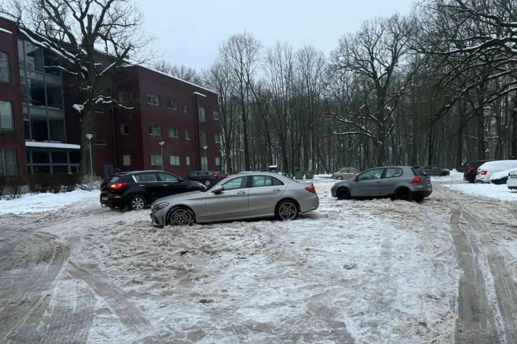 Stovėjimo aikštelė Perkūno al.