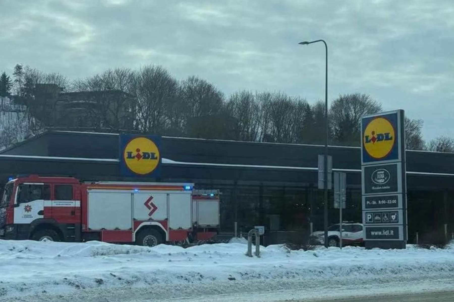 Tarnybų sujudimas Jonavos gatvėje