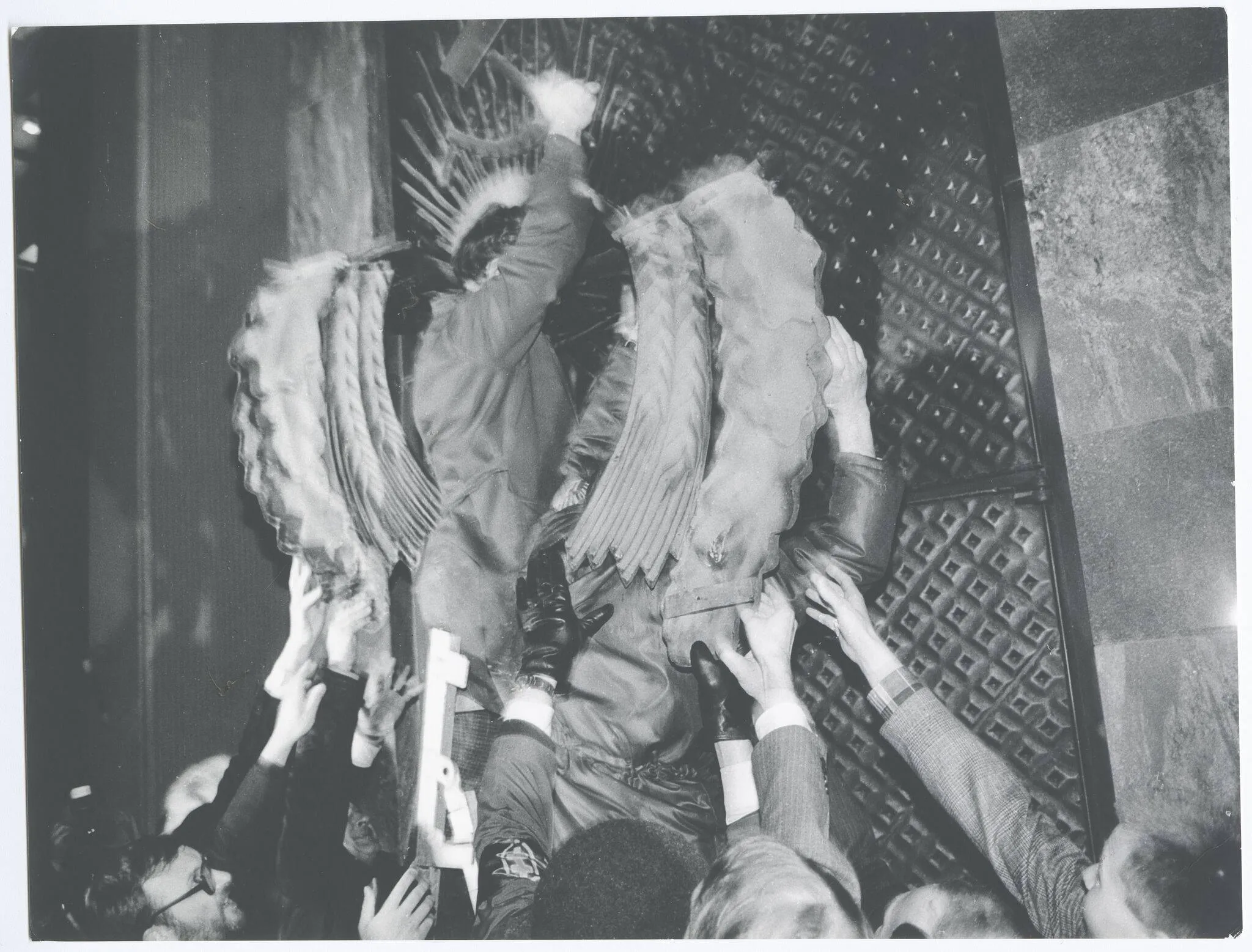 1990 m. kovo 11 d. Iš rinkinio Sąjūdis (©Lietuvos fotomenininkų sąjunga, autorius Z. Nekrošius, panaudojimo teisės CCBYNCND)