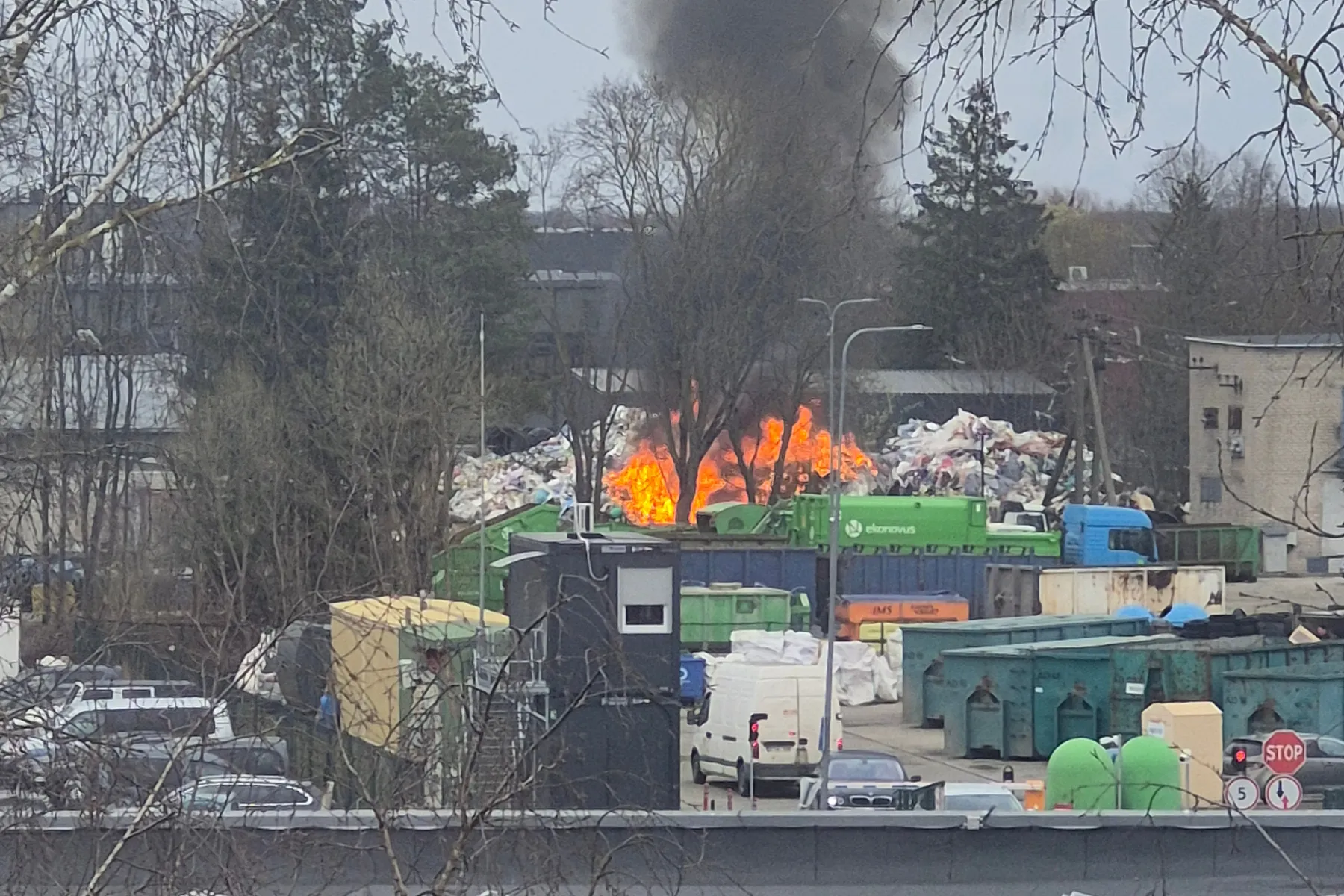 Gaisras sąvartyne / Skaitytojų nuotr.