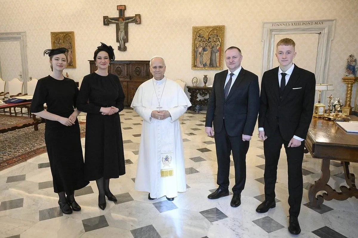 Inga Ruginienė su šeima Vatikane / Vatican Media nuotr.