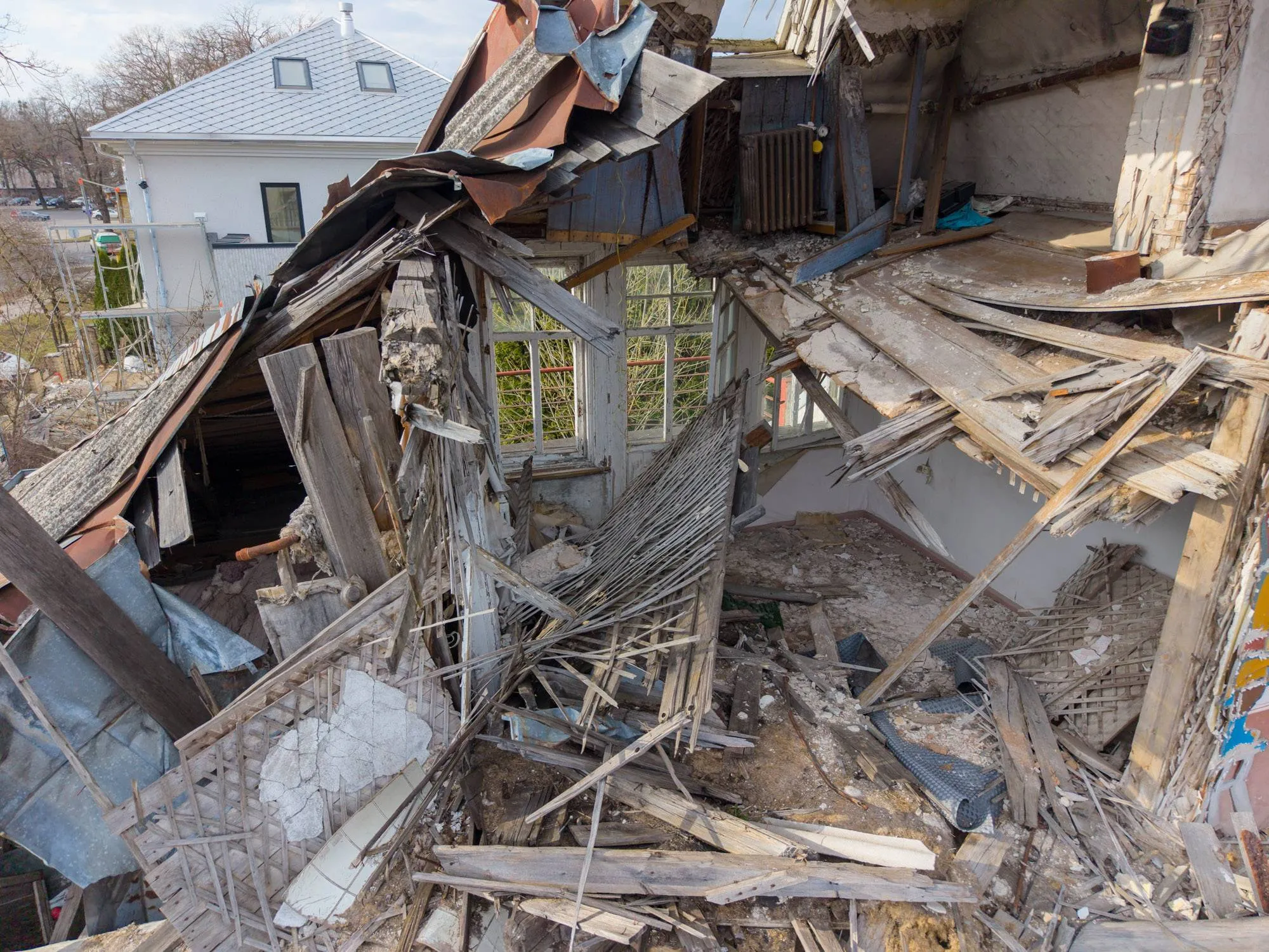 pusiau nugriauta tarpukario vila-8