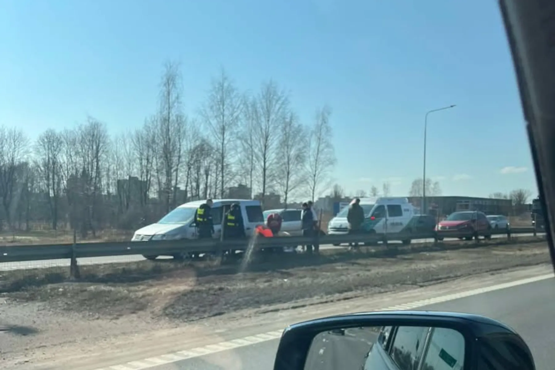 Šalikelėje gaivintas vyras