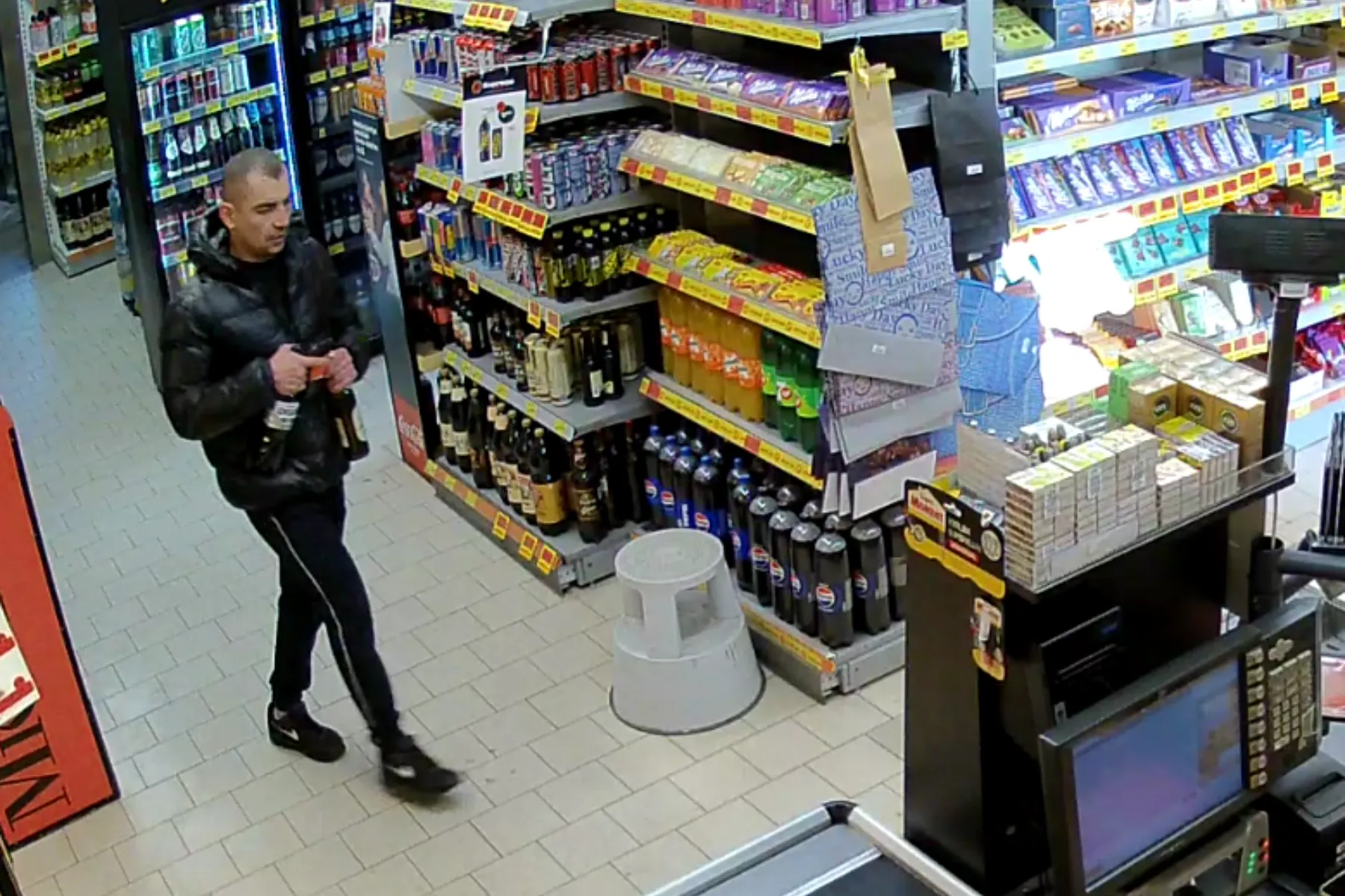 Pareigūnai aiškinasi, kas nesusimokėjo už prekes / Kauno apskr. VPK nuotr.