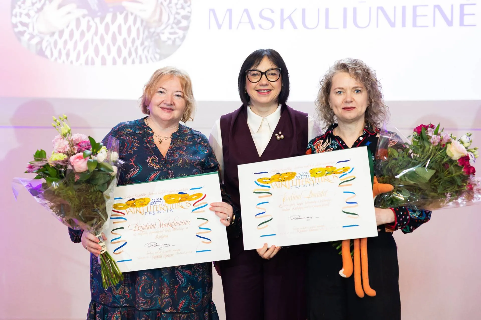 E. Daciūtei ir D. Maskuliūnienei įteiktos Vaikų literatūros premijos / ŠMSM nuotr.