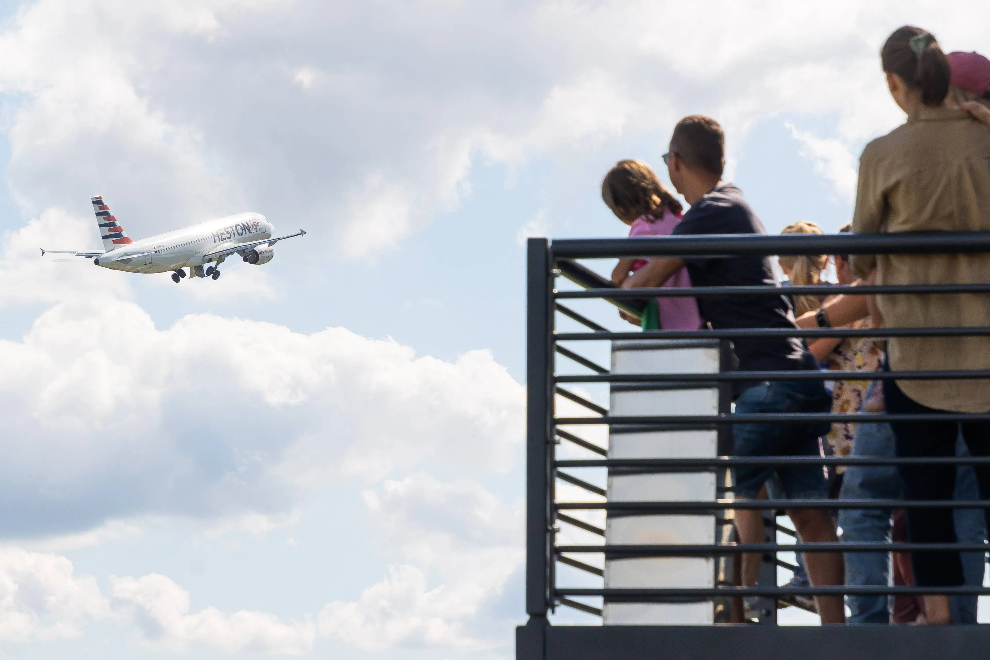 Vilniaus oro uosto stebėjimo aikštelė, keliautojai, lėktuvas