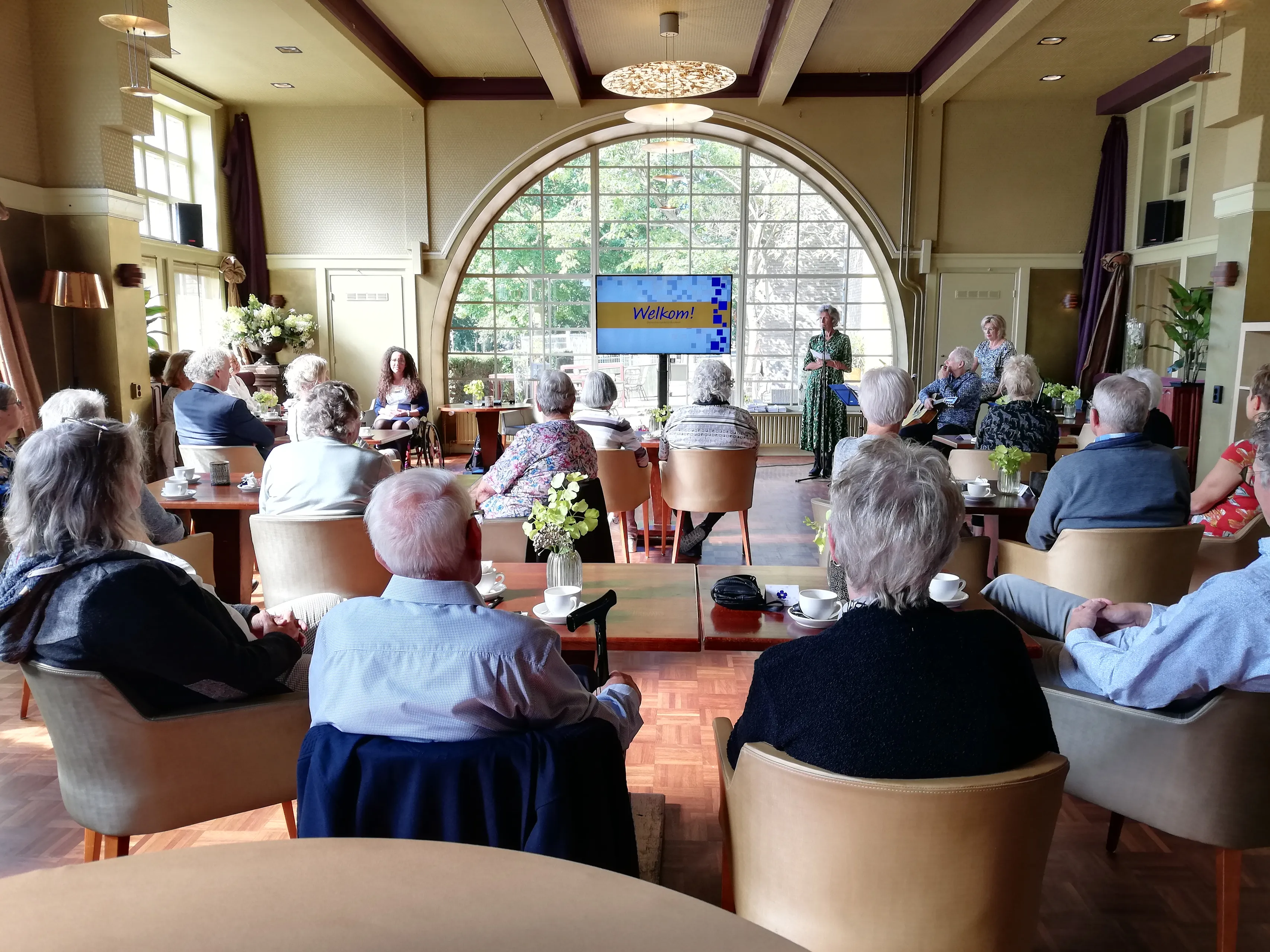 210922 foto uitreiking boekje