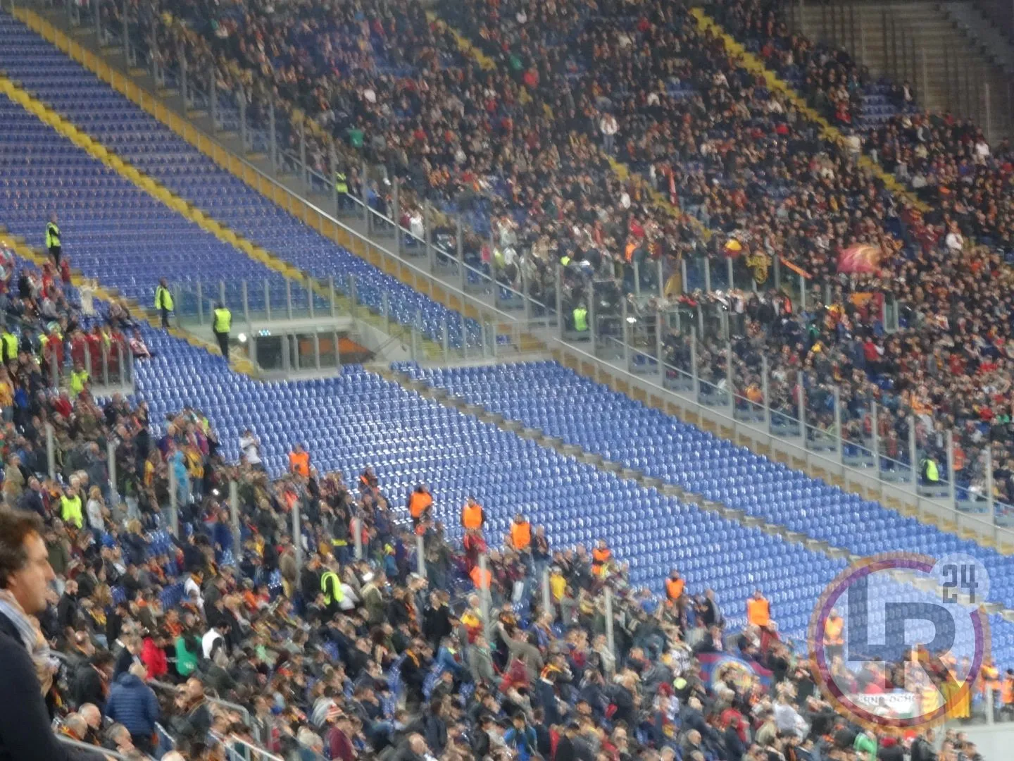 settore ospiti vuoto