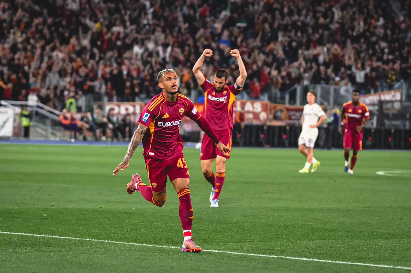 wesley roma fiorentina esultanza