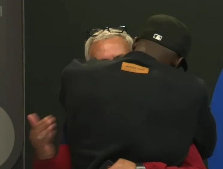 abbraccio lukaku mourinho