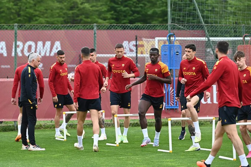 allenamento trigoria mou con squadra