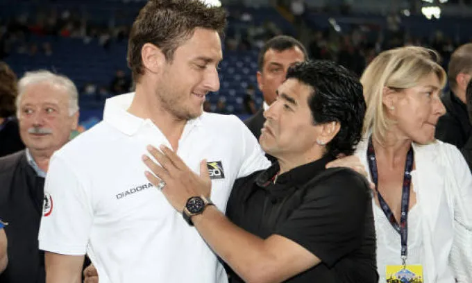 asroma roma napoli maradona totti
