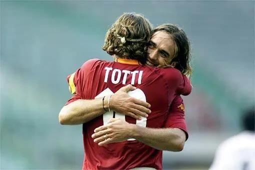 batistuta abbraccia totti