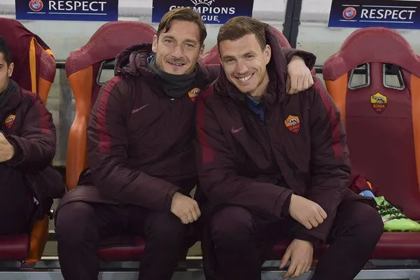 big totti dzeko seduti vicino panchina