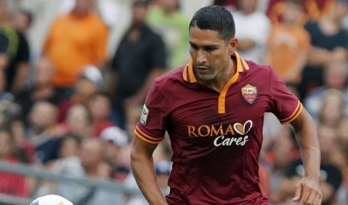 borriello concentrato maglia rossa buona