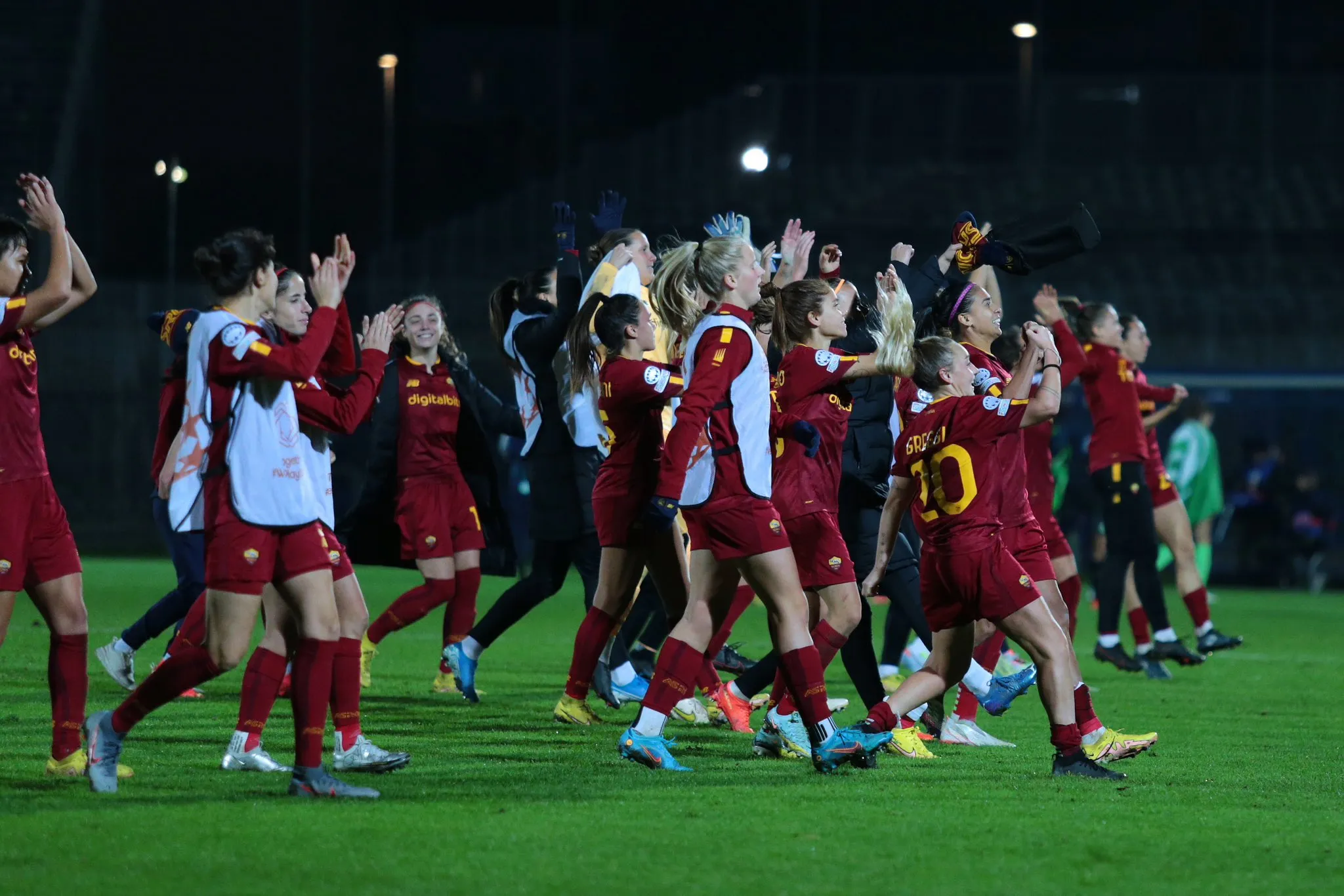 champions league femminile roma wolfsburg esultanza squadra 2