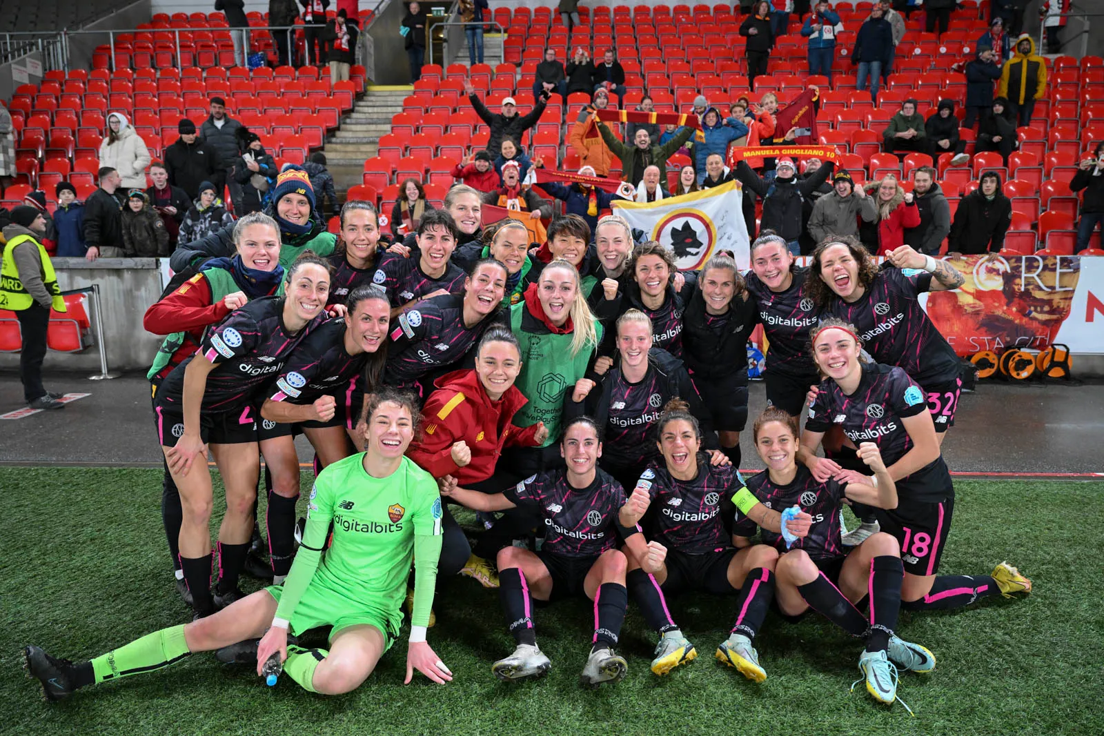 champions league femminile slavia praga roma esultanza squadra 1