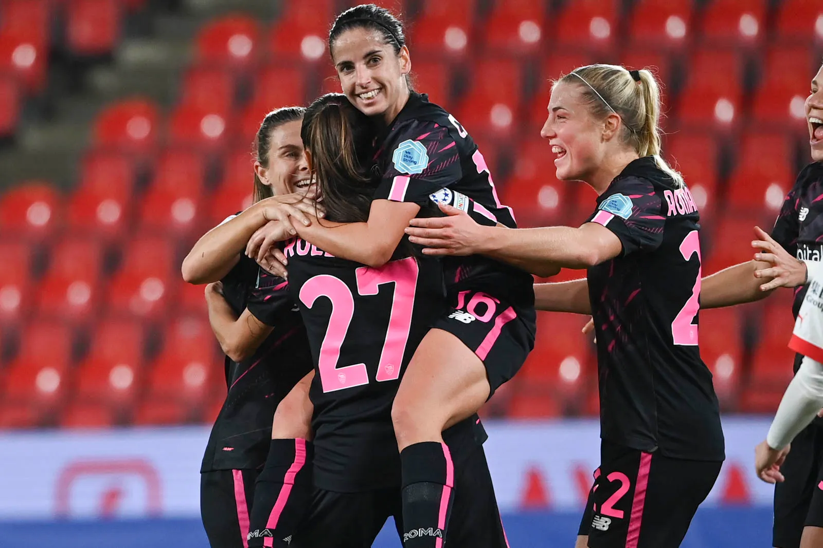 champions league femminile slavia praga roma esultanza squadra