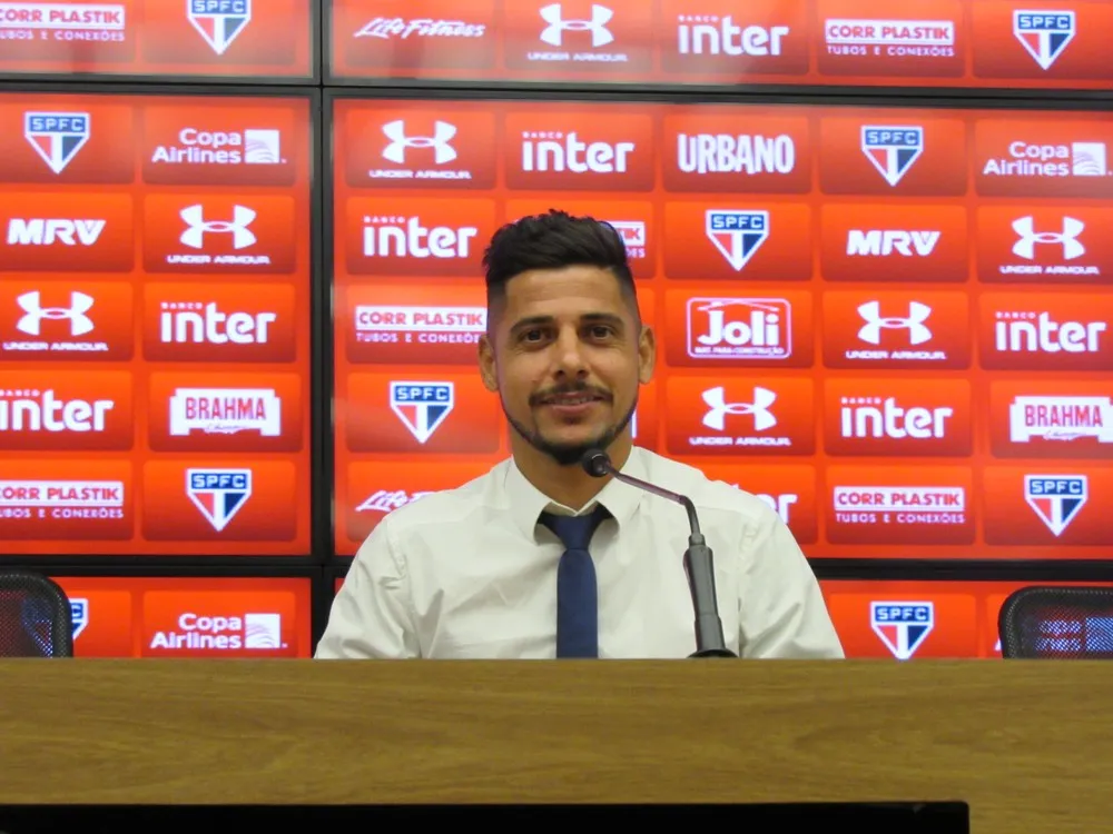 cicinho conf ritiro