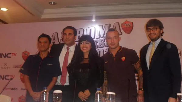conferenza indonesia day nainggolan zanzi
