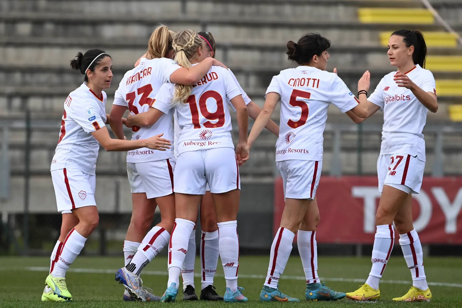 coppa italia femminile roma pomigliano esultanza squadra