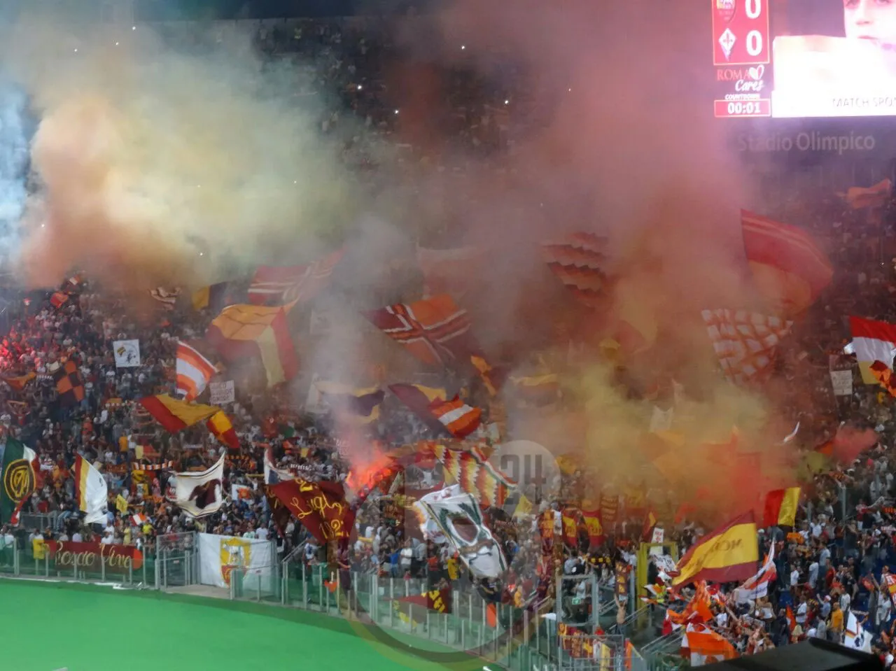 curva sud fumogeni roma fiore