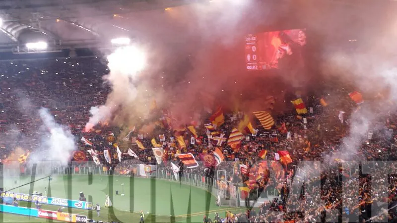 curva sud fumogeni roma juve ci 2101141
