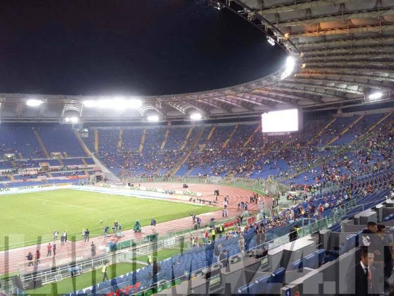 curva sud semivuota roma bologna