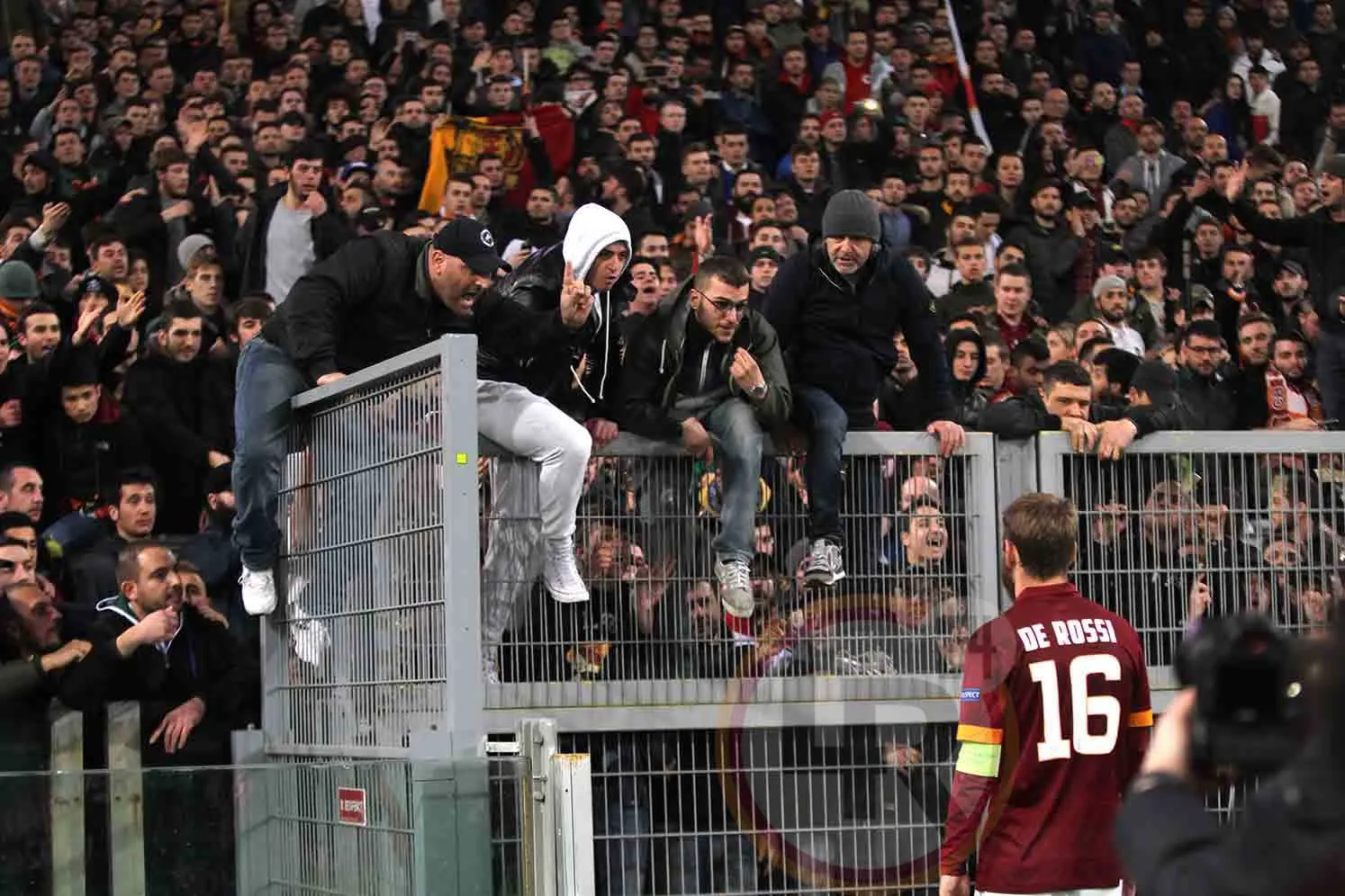 de rossi confronto curva roma fiore 190315 mancini