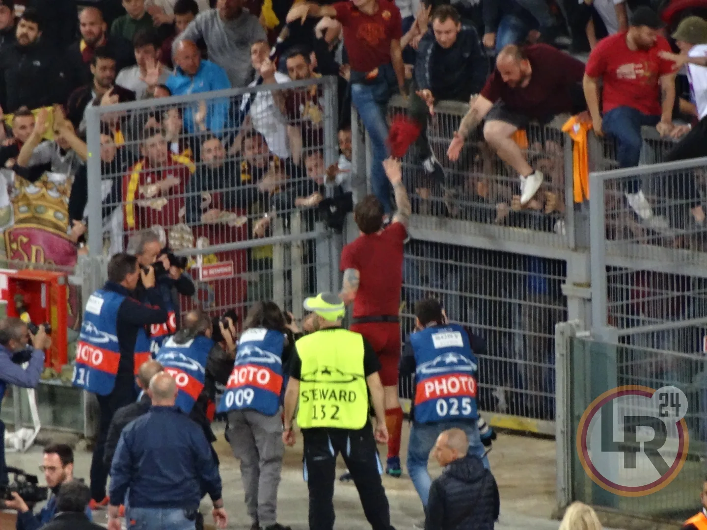 de rossi maglia tifosi