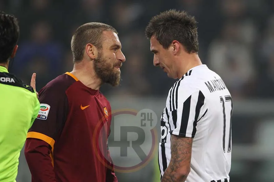 de rossi mandzukic faccia a faccia juve roma mancini