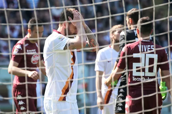 de rossi mani in testa toro roma