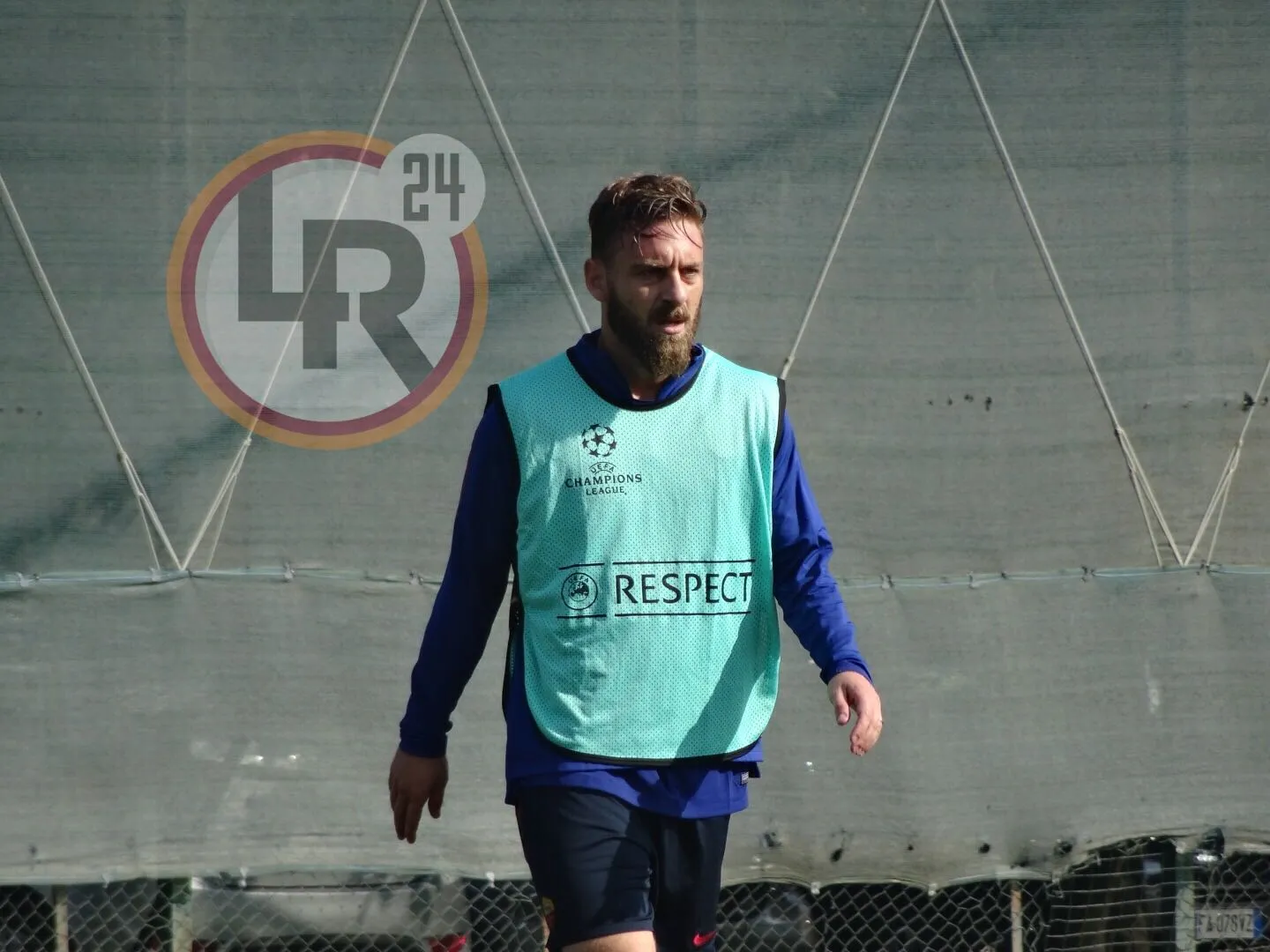 de rossi pettorina champions allenamento