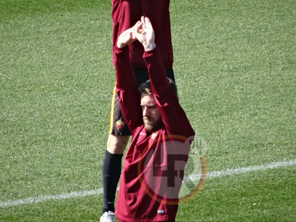 de rossi stretching trigoria lr24