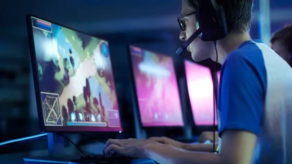 depositphotos 164812330 stock photo team of professional esport gamers copia