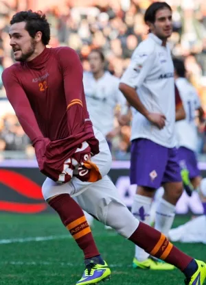 destro corsa senza maglia dopo gol roma fiore