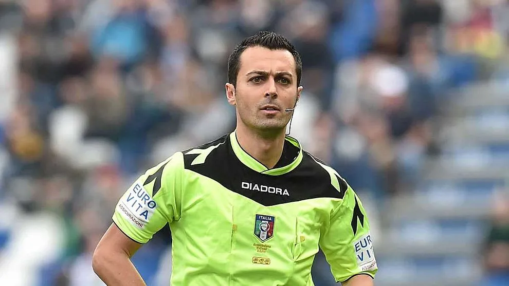 di bello mezzo busto arbitro