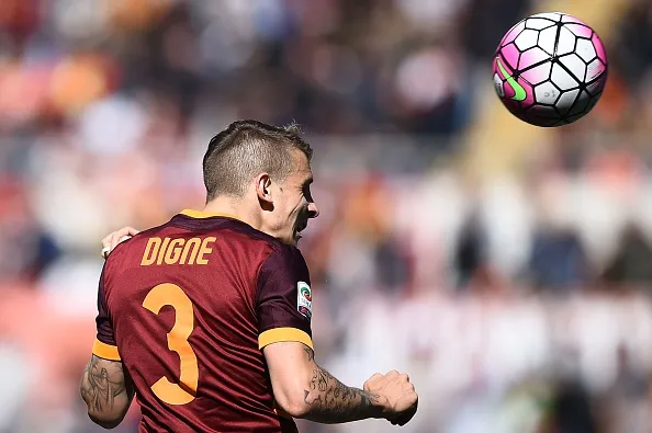 digne colpo testa spalle