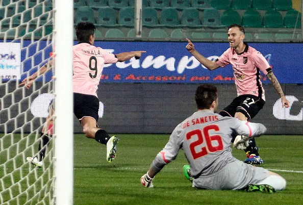 dybala esulta rigoni de sanctis a terra palermo roma 170115