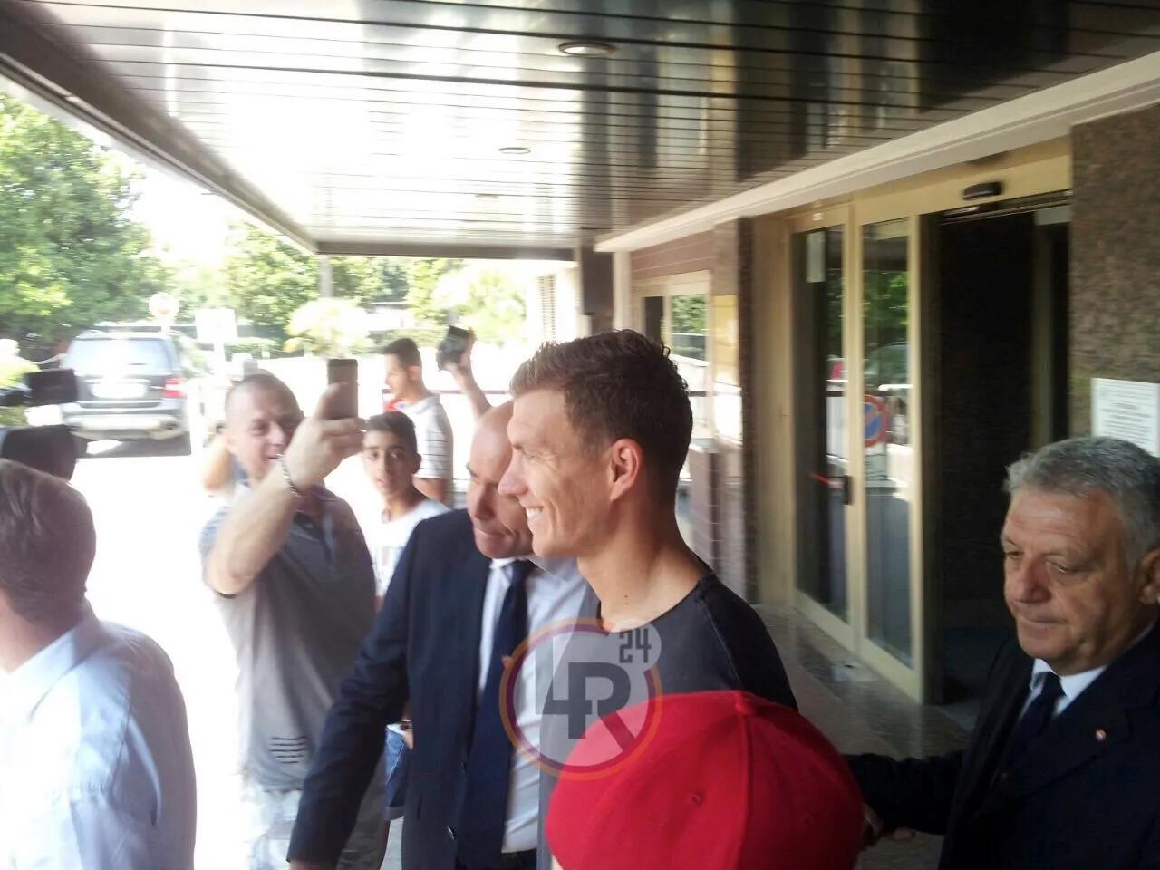 dzeko esce dal gemelli lr24 1