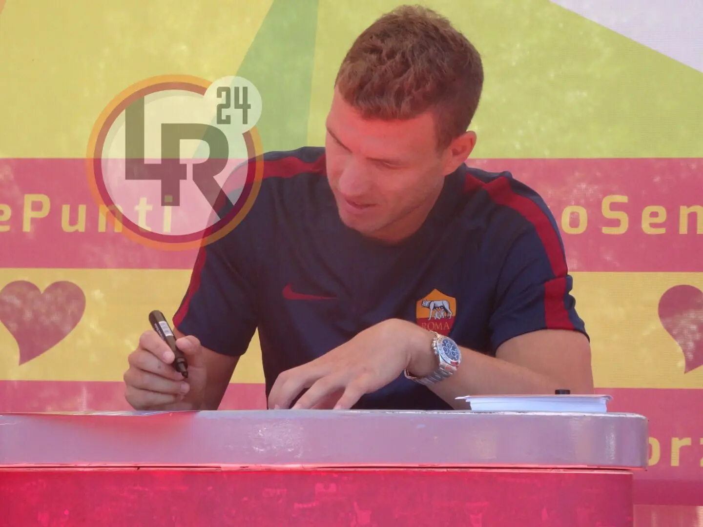 dzeko firma autografi fan village