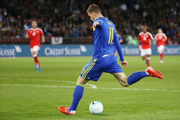 dzeko spalle tiro bosnia