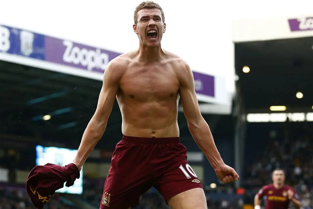 dzeko torso nudo