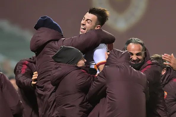 el shaarawy gruppo esulta